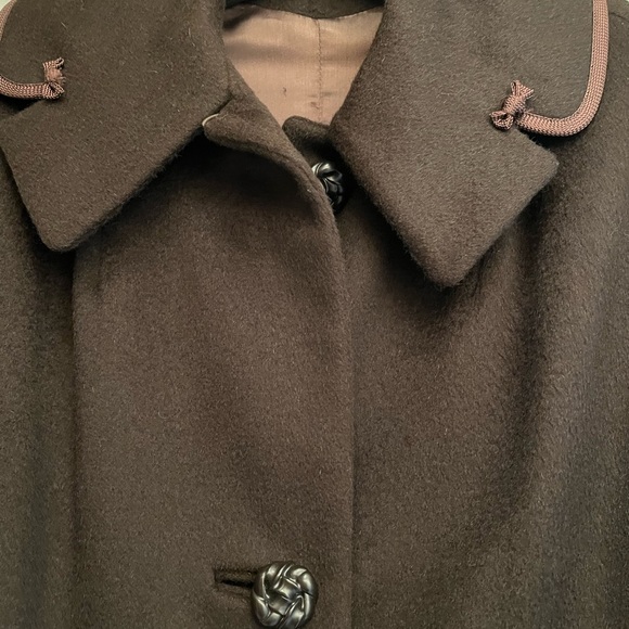 Vintage EUC dark brown coat with rosette buttons and bows. Like new! - Picture 4 of 9